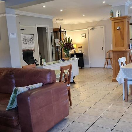 Hurtwood Hotel Peaslake Bagian luar foto