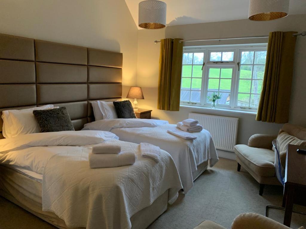 Hurtwood Hotel Peaslake Bagian luar foto