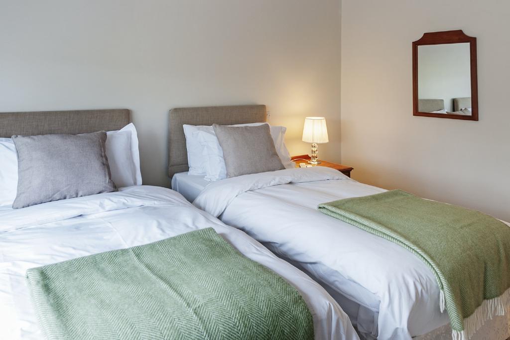 Hurtwood Hotel Peaslake Bagian luar foto