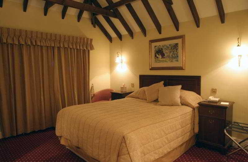 Hurtwood Hotel Peaslake Ruang foto